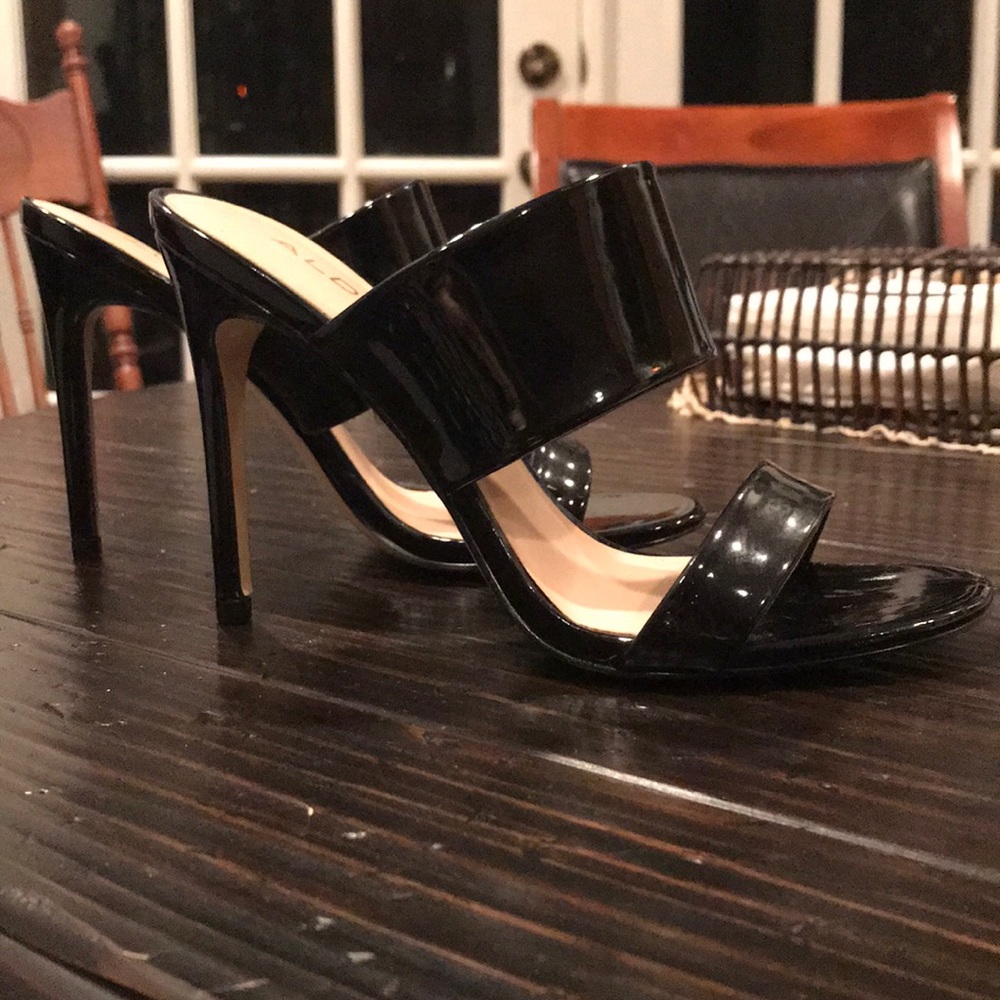ALDO BLACK HEELS. Feels very lightweight to wear. - Picture 3 of 8